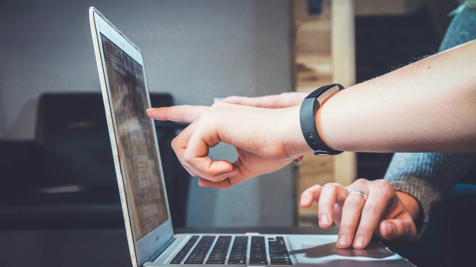 How to Film a 90-Second Product Demo That Converts Cold Visitors