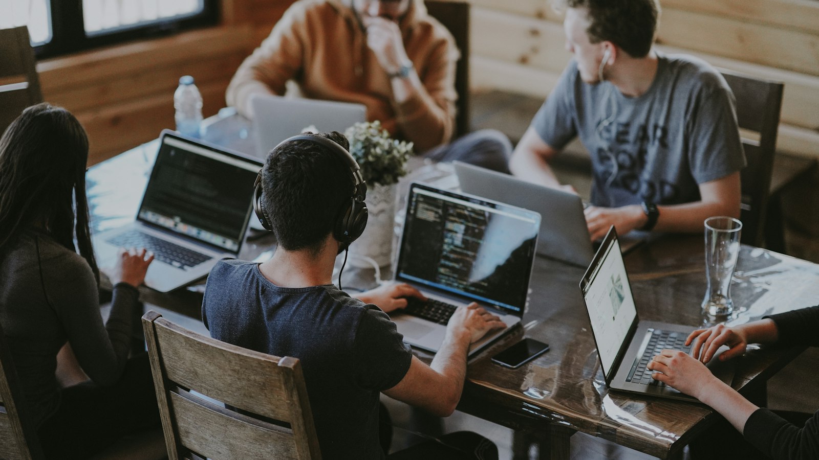 How to Build a Simple Referral Loop When You Still Have Under 100 Users