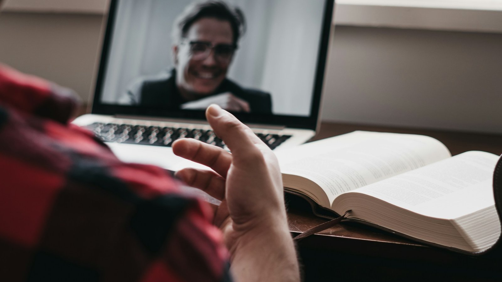 How to Run Your First SaaS Sales Demo Call as a Founder